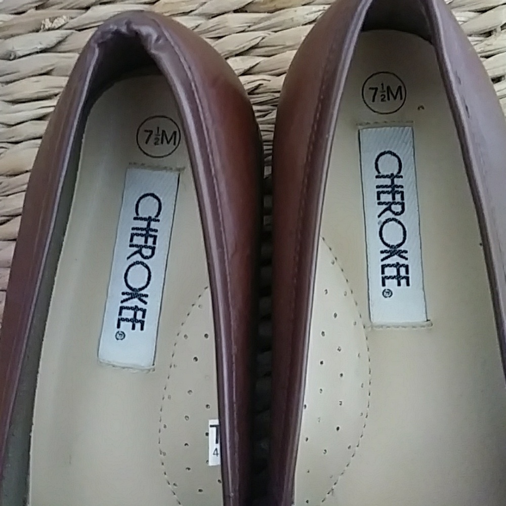 Cherokee Brown shoes. - Picture 3 of 4